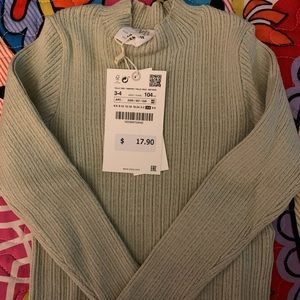 Really cute Olive green sweater.